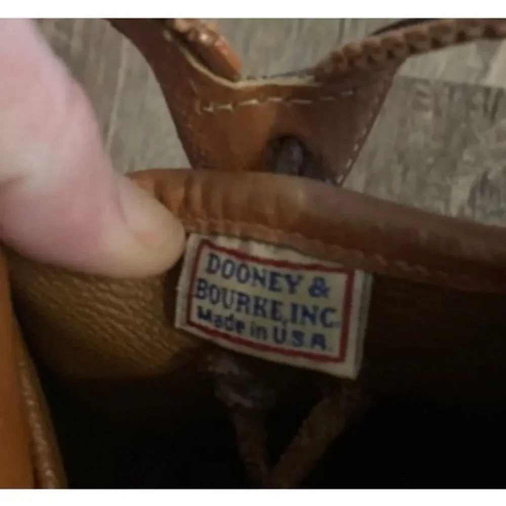 Dooney Bourke Vintage All Weather Off White Leather Purse Satchel Hand Bag
